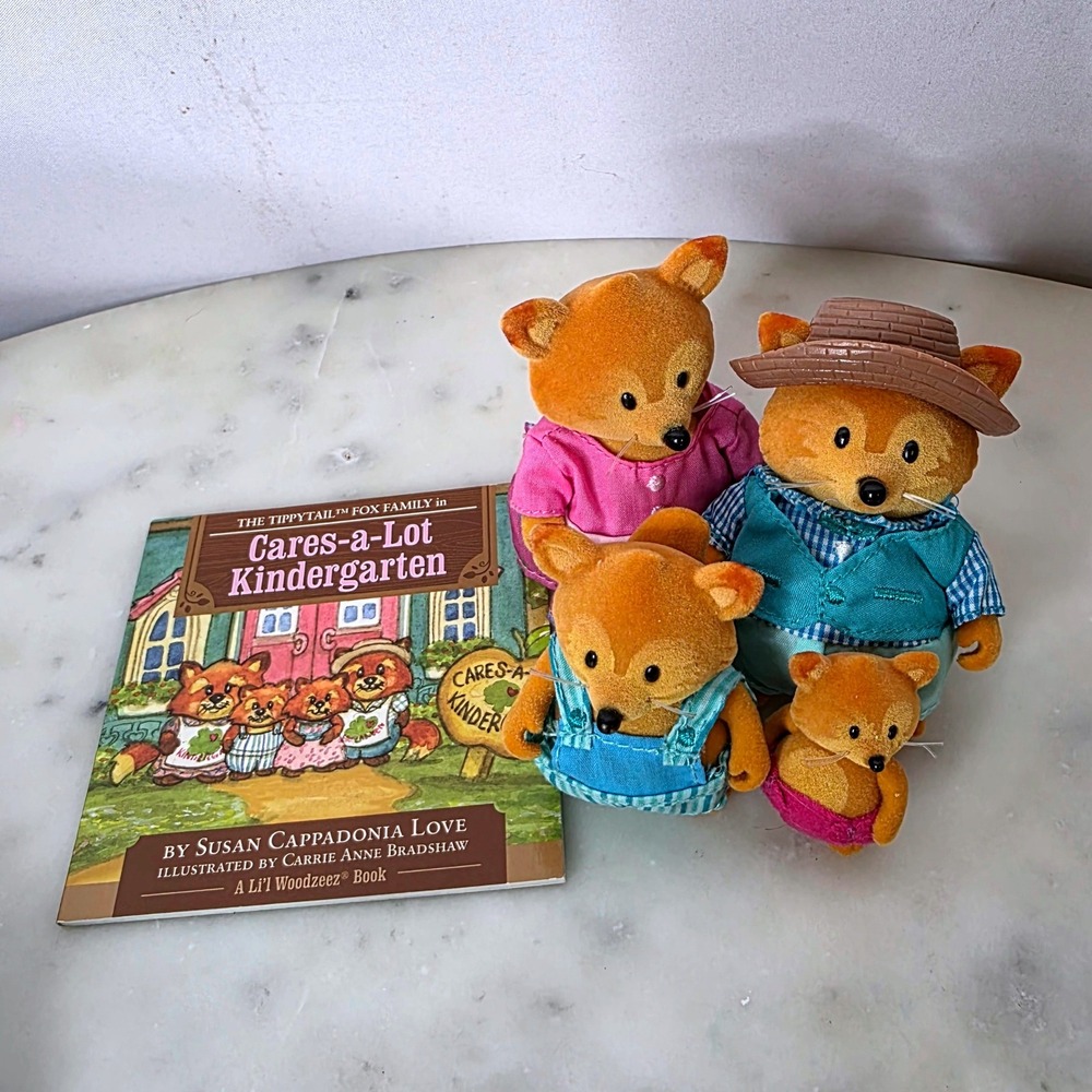 Lil Woodzeez Tippytail Fox Family 4 Figures Cares-a-Lot Kindergarten Book Battat
